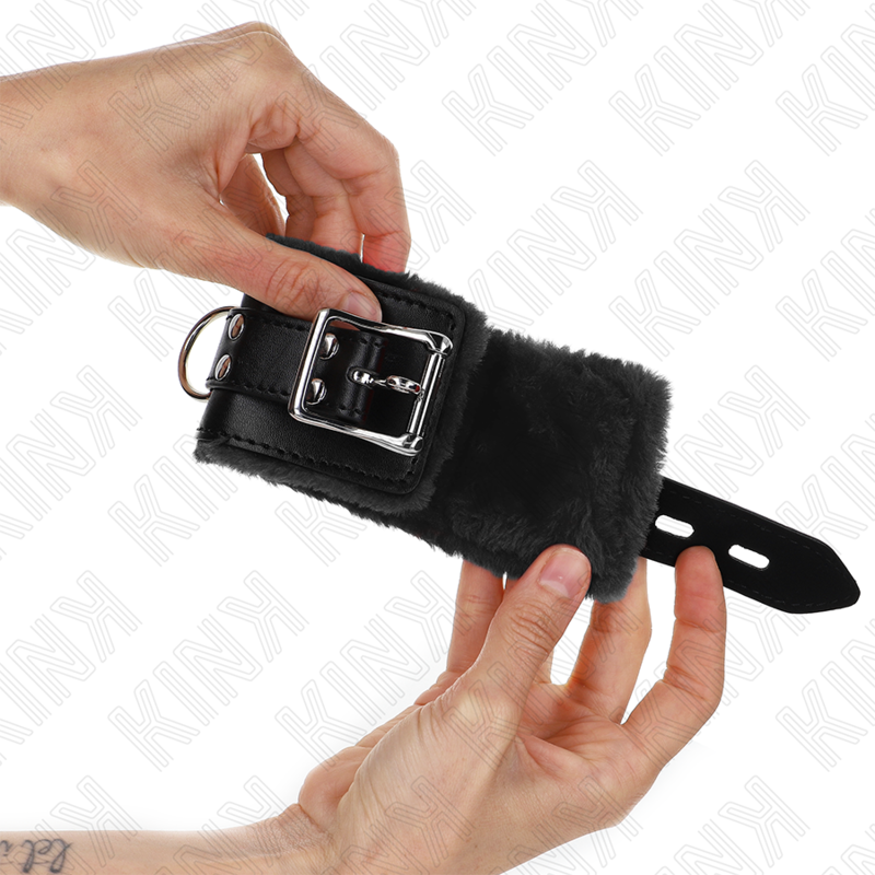 img_187361_e98bfde979fbc99f59df0cd5c1bd6d4b_1 KINK - FUR LINED WRIST RESTRAINTS BLACK WITH BLACK BELT ADJUSTABLE 17-29 CM X 6 CM - Image 2