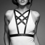 BIJOUX - INDISCRETS MAZE CROSSED HARNESS WITH NECKLINE BLACK - Image 2